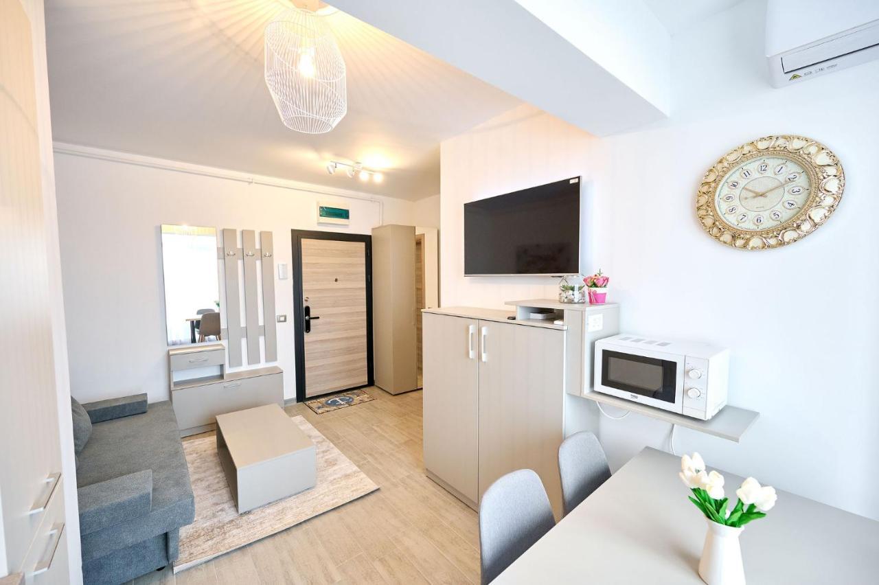 Royale Sundance Studio 7 Beach Spa & Pool Mamaia Nord Екстериор снимка
