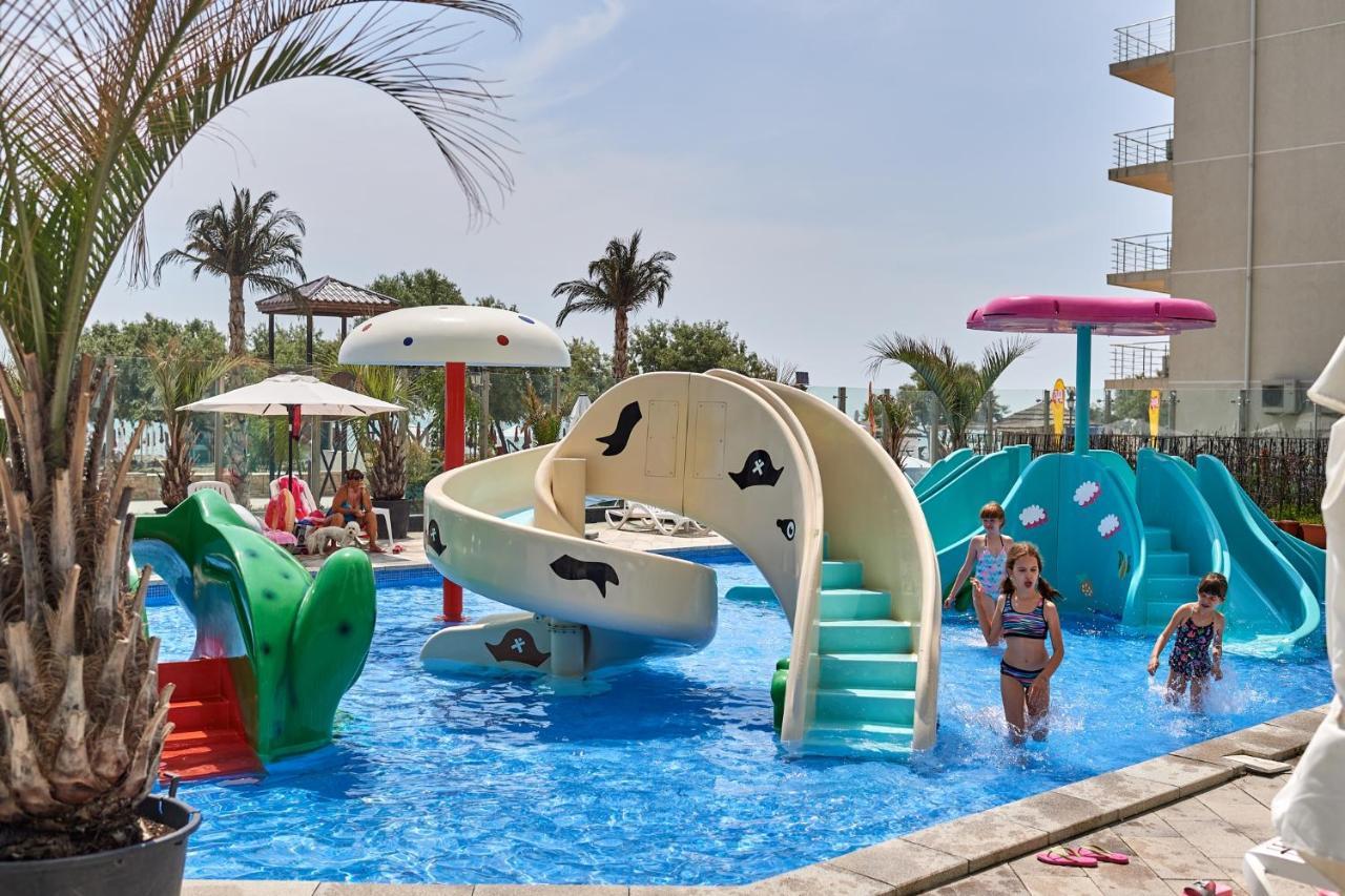 Royale Sundance Studio 7 Beach Spa & Pool Mamaia Nord Екстериор снимка