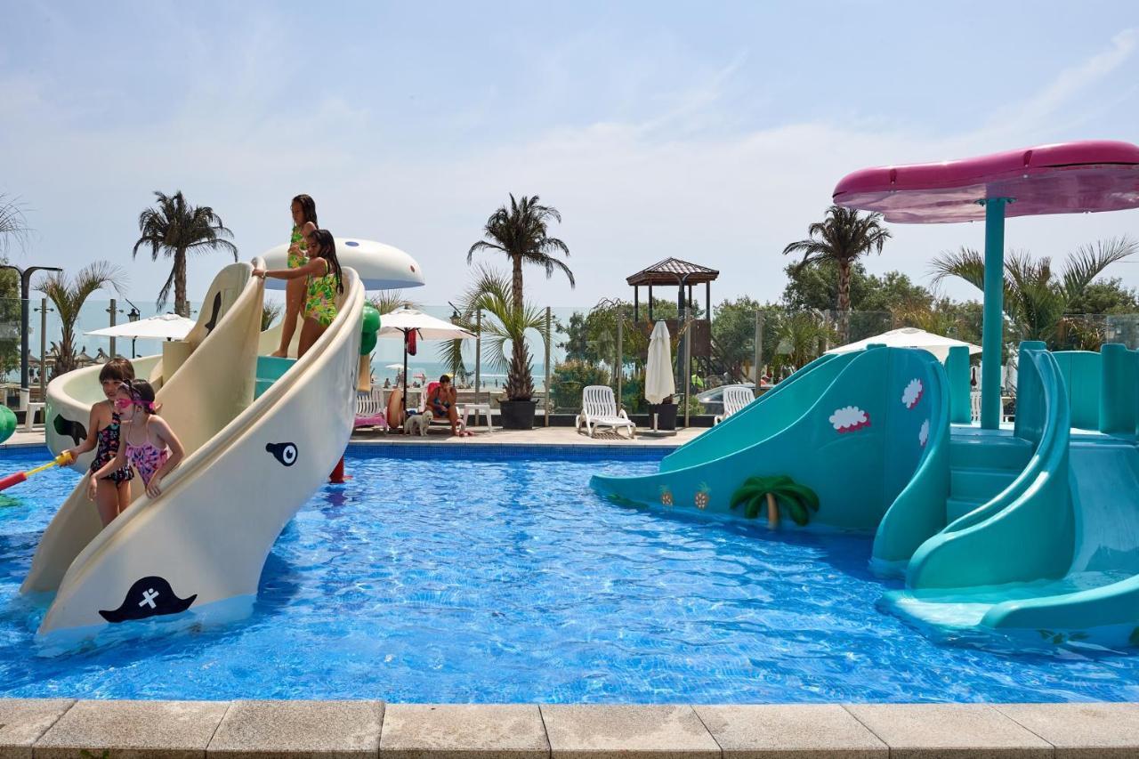 Royale Sundance Studio 7 Beach Spa & Pool Mamaia Nord Екстериор снимка