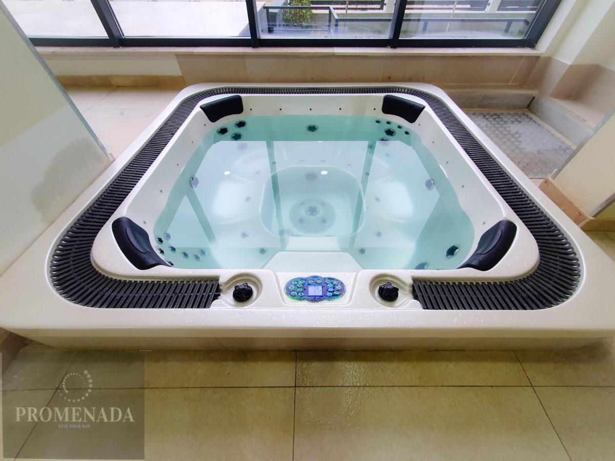Royale Sundance Studio 7 Beach Spa & Pool Mamaia Nord Екстериор снимка